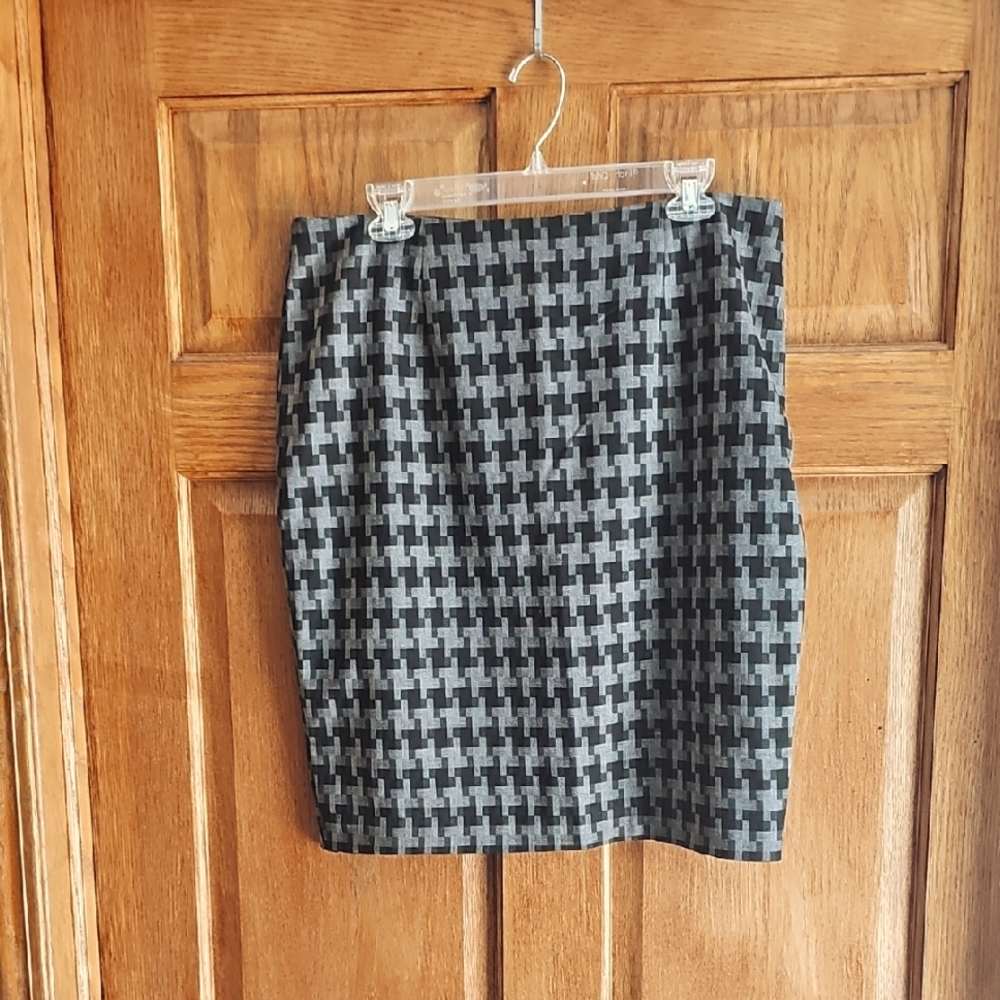 The Limited Black and White Pencil Skirt Knee-Length Workwear